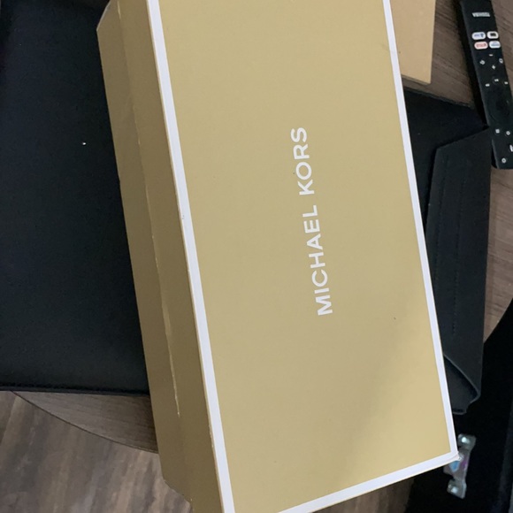 Mk shoes - Picture 4 of 4